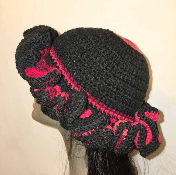 Crochet ruffle hat - Picture 3 of 6
